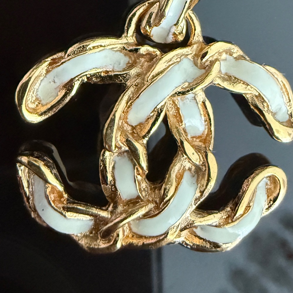 LOT 2097 24K gold plated CHANEL vintage white enamel chain necklace - Picture 3 of 9